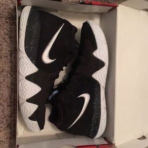 Kyrie 4 size 10